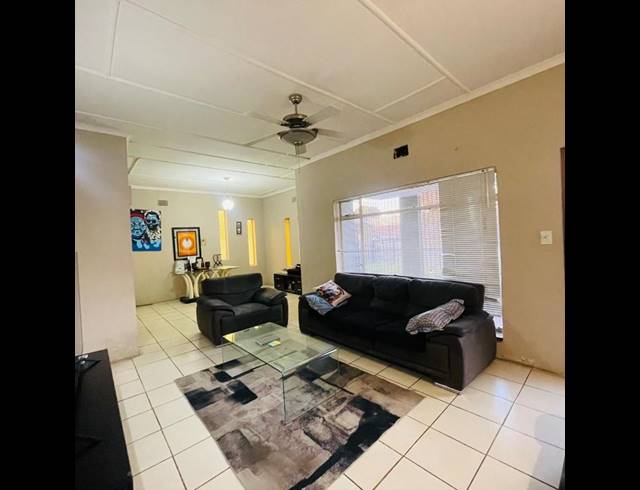 3 BEDROOM HOUSE FOR SALE IN PRIMROSE EAST